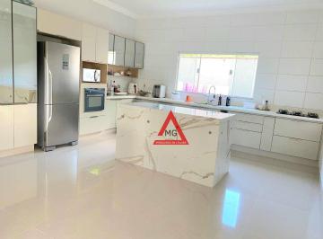 bc3aaf66c6e99f42c3982253ae3fa2498dc31b7c · Casa a venda com 3 quartos, sendo uma suíte, no Condomínio Alexandre Braga em Itajubá-MG
