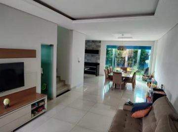 Casa · 250m² · 3 Quartos · 2 Vagas · Sobrado com 3 quartos à venda, bairro Jardim Patrícia - Uberlândia/MG