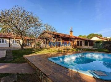 2a97db14effe523eaa23bdb841e8ee3ce97d92b0 · Excelente casa com 6 quartos, sendo 4 Suítes