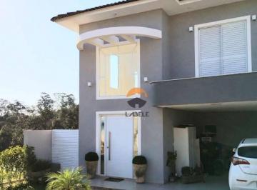 3deb73354f17342b7eae423786e7edb87a461a1c · Casa em condomínio fechado, junto ao Cemucam