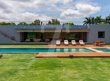 Casa · 642m² · 5 Quartos · 4 Vagas · Casa na Fazenda da Grama, projeto Triptyque com vista para o Golf