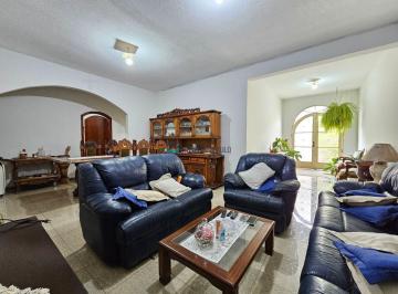 Casa · 195m² · 4 Quartos · 2 Vagas · Casa grande disponível para venda no Jabaquara - 4 dormitórios, 1 suíte e 2 vagas
