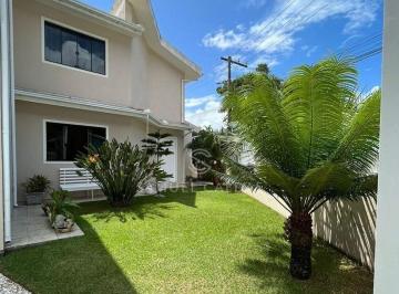 Casa · 240m² · 3 Quartos · 3 Vagas · Casa de Esquina Ampla no Bairro Campor de Fora, Laguna/SC