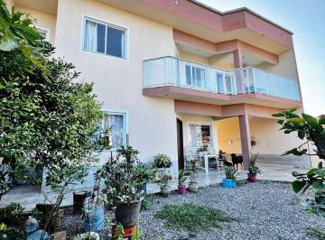 Casa · 213m² · 5 Quartos · 2 Vagas · Sobrado com 5 quartos há 1km da praia em Itapema do Norte, Itapoá/SC