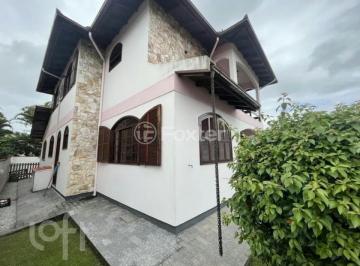 27047ae8 · Casa, 3 dormitórios, 197 m², em Centro