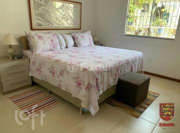 32bfe331 · Casa, 5 dormitórios, 380 m², em Coloninha