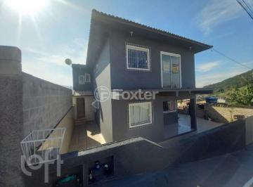 c691ec9e · Casa, 4 dormitórios, 255 m², em Fundos