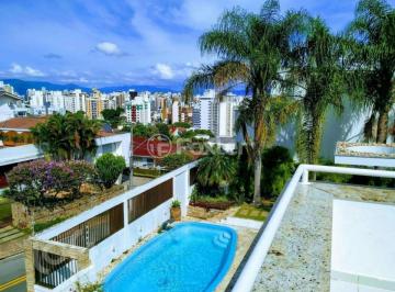 7ee402bd · Casa, 8 dormitórios, 341.84 m², em Centro