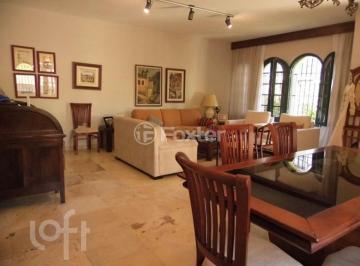 7d2c823f · Casa, 4 dormitórios, 291.38 m², em Centro