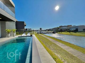 35f53cff · Casa em Condomínio, 4 dormitórios, 230 m², em Centro