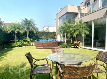 ee60298b · Casa em Condomínio, 4 dormitórios, 360.99 m², em Centro