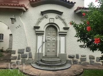 67a16232 · Casa, 6 dormitórios, 276.94 m², em Centro