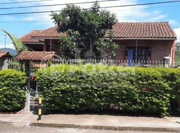 iB5X9jfG0c15oy0F0x2_20754961782c566bb71.jpg · Casa, 3 dormitórios, 181.1 m², em Teresópolis