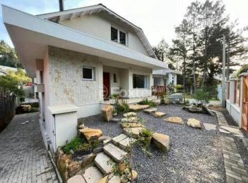 casa-com-4-quartos-a-venda-304m-no-candiago-gramado.jpg · Casa, 4 dormitórios, 304.36 m², em Ipê Amarelo