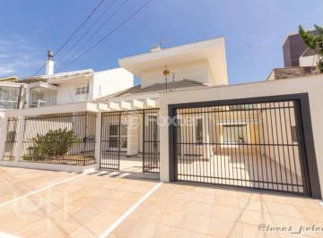 77bee9ac · Casa, 3 dormitórios, 217 m², em Centro