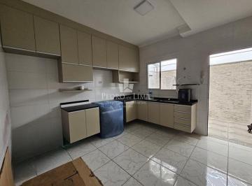 Casa · 140m² · 2 Quartos · 2 Vagas · Sobrado em condomínio com 2 quartos sendo 2 suítes, 2 vagas e 100 m² na Vila Ré.