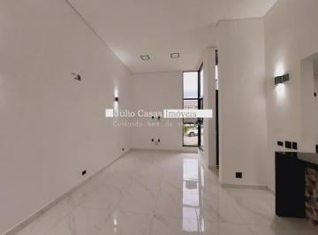 Casa · 250m² · 3 Quartos · 4 Vagas · Casa a venda em condomínio com 3 suítes.