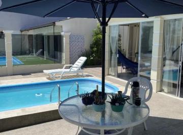 Casa · 162m² · 4 Quartos · 2 Vagas · Casa com Piscina Próximo do Mar em Tramandaí