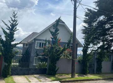 Casa · 370m² · 3 Quartos · Excelente casa na Vila Matilde , Campos Jordão , 370 m² a.c., 800 m² terreno, 3 quartos (3 suítes), 