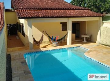 Casa · 240m² · 3 Quartos · Casa térrea em Itanhaém/SP, com 240m² de área construída, 3 dormitórios (1 suíte), 3 salas, cozinha,