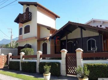 Casa · 250m² · 4 Quartos · REF 17.023 - Linda Casa de madeira e alvenaria Caraguatatuba (cond. fechado), com 250m² a.u., 4 quar