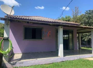 Rural · 200m² · 2 Quartos · Excelente chácara no Bairro dos Borges, em Piranguçu - MG, com 200 m² a.c., 900 m² a.t., área gourme