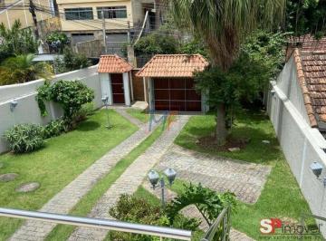 Casa · 3 Quartos · Excelente sobrado no Horto Florestal,  3 quartos (3 suítes), sala, cozinha, piscina, churrasqueira, 