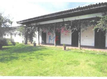 Comercial · 522000m² · Amplo Terreno muito bem localizado em Cotia, com 522.000 m² de área total. Aceita permuta parcial ou