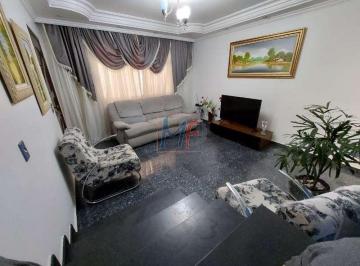 Casa · 450m² · 8 Quartos · Excelente sobrado no bairro Jardim Peri, com total de 8 quartos (3 suítes), 2 vagas, 450 m² de área 