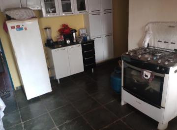 Casa · 170m² · 1 Quarto · 2 Vagas · casa a venda em condomínio 170 m². R$ 240.000