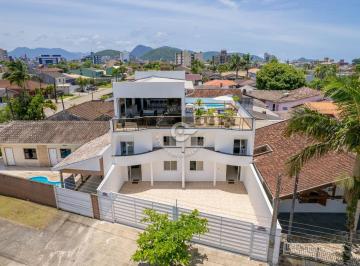 Casa · 300m² · 6 Quartos · 6 Vagas · Sobrado à venda em Guaratuba com 6 quartos e 6 vag