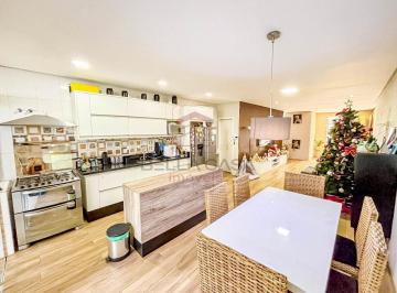 Casa · 280m² · 3 Quartos · 3 Vagas · Sobrado de 280m² com Piscina aquecida e 3 quartos