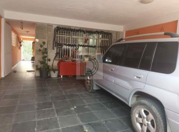 Casa · 300m² · 3 Quartos · 2 Vagas · Casa à Venda em Excelente Localidade!