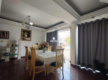 Casa · 450m² · 4 Quartos · Casa para aluguel no Embaré em Santos.