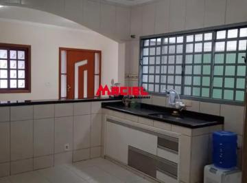 Casa · 200m² · 3 Quartos · 2 Vagas · Sobrado com Área Gourmet e Conforto no Jardim Colonial ? Sua Nova Casa Espera por Você!