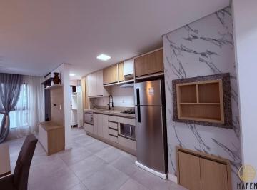 Apartamento · 76m² · 2 Quartos · 1 Vaga · Apartamento em quadra mar com 2 suítes no Centro de Navegantes/SC