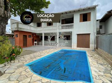 Casa · 4 Quartos · 6 Vagas · SOBRADO COM PISCINA A 3 QUADRAS DO MAR PARA LOCA&C