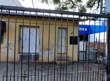 Casa · 130m² · 2 Quartos · 4 Vagas · terreno com loja comercial na AV. NONOAI ao lado do futuro ZAFFARI