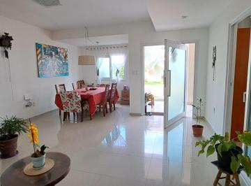 Casa de 4 quartos, Lauro de Freitas · EXCELENTE CASA 4 quartos em Condominio, a 5 minutos da Praia de Buraquinho