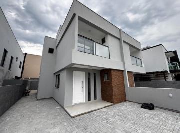 1 · Casa geminada com 3 quartos no Carianos, Florianópolis