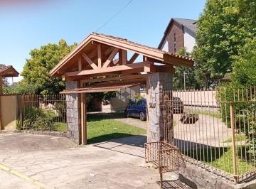 673252_i1382321g2967D4a_673252675842679921d.jpg · Casa 256m², 3 dormitórios, localizada no Bairro Avenida Central, Gramado