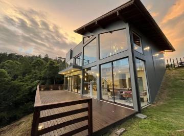 Casa · 840m² · 3 Quartos · 5 Vagas · Casa a venda mobiliada de 03 Dormitórios Condomínio fechado - Rancho Queimado-SC