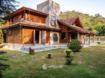 24yqei02nzu3mmi1ytvingux_md · Casa única - Log Home em Condomínio com 4 suítes