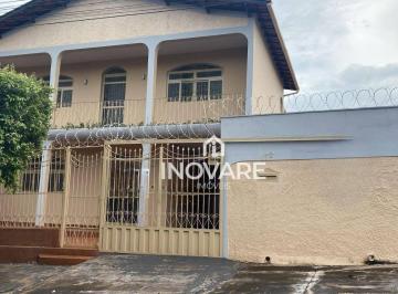 b16d3cf627a56a9b6cfd2dbe6a5352d22d3d6e37 · Casa com 4 dormitórios à venda, 254 m² por R$ 1.000.000,00 - Setor Social - Itumbiara/GO
