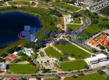 Terreno , Eusébio · Amplo lote frente lago no condomínio Azur - Eusébio