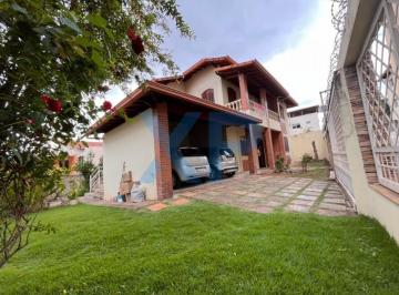FACHADA · Espetacular Casa à Venda no Centro de Divinópolis-MG: 4 Quartos, 1 Suíte, 3 Salas e 2 Vagas de Garag