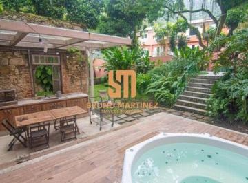 Casa · 550m² · 4 Quartos · 3 Vagas · Casa Alto Padrão Reformada, belo jardim, piscina, churrasqueira, vista verde
