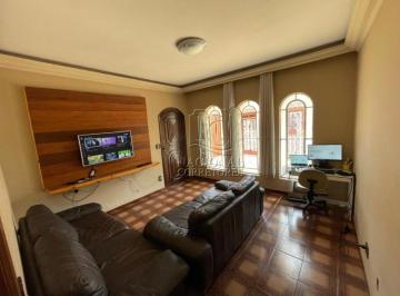 Casa · 257m² · 3 Quartos · 5 Vagas · Casa térrea estilo colonial com edícula e 3 dormitórios, 5 vagas de garagem na Vila Scarpelli. 