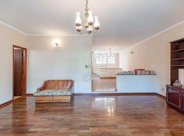 Casa · 268m² · 3 Quartos · 4 Vagas · Ampla casa assobradada à venda na Vila Gilda com 268m², quintal ensolarado e 5 vagas