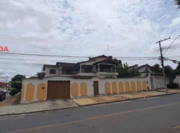 2990976dc39d02c05cbb71fab8162a0c8683d8c0 · Casa ampla de esquina - Funcionários